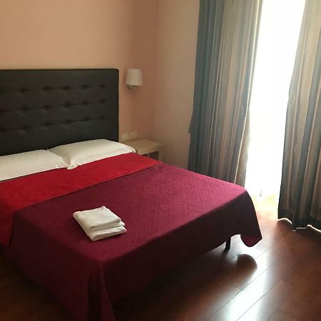 Elle Cavour Guest House Рим Екстериор снимка