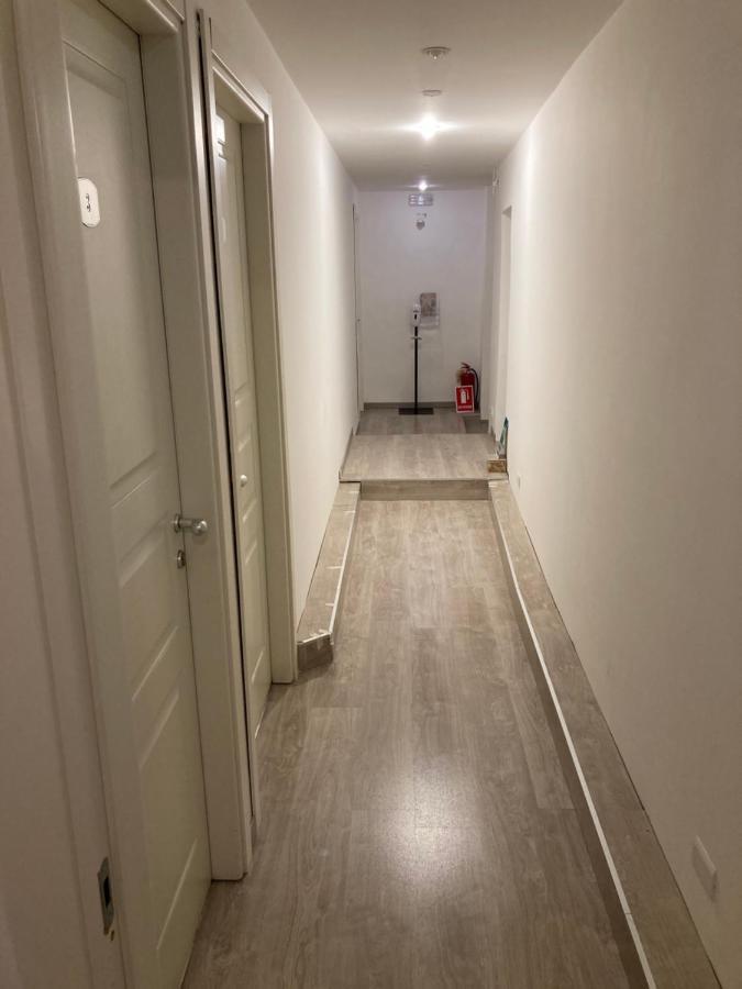 Elle Cavour Guest House Рим Екстериор снимка
