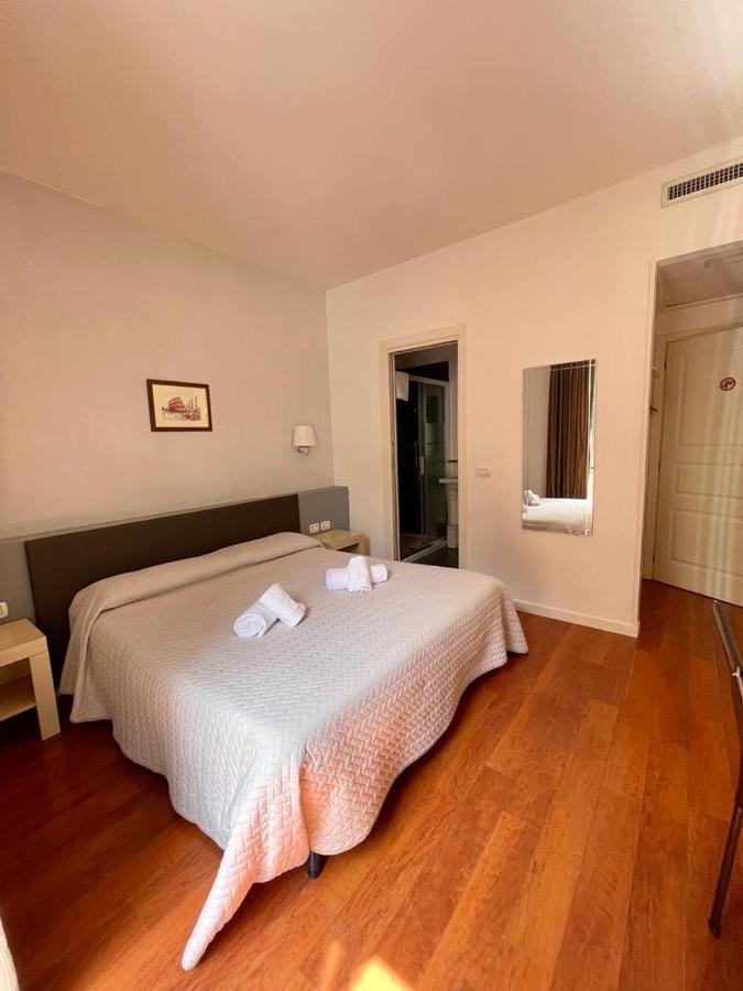 Elle Cavour Guest House Рим Екстериор снимка