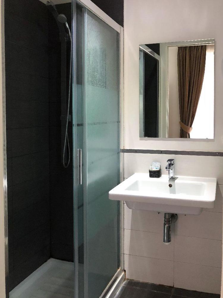 Elle Cavour Guest House Рим Екстериор снимка