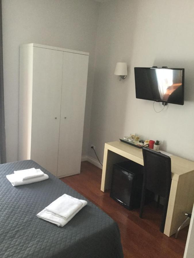 Elle Cavour Guest House Рим Екстериор снимка