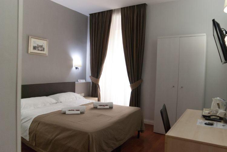 Elle Cavour Guest House Рим Екстериор снимка