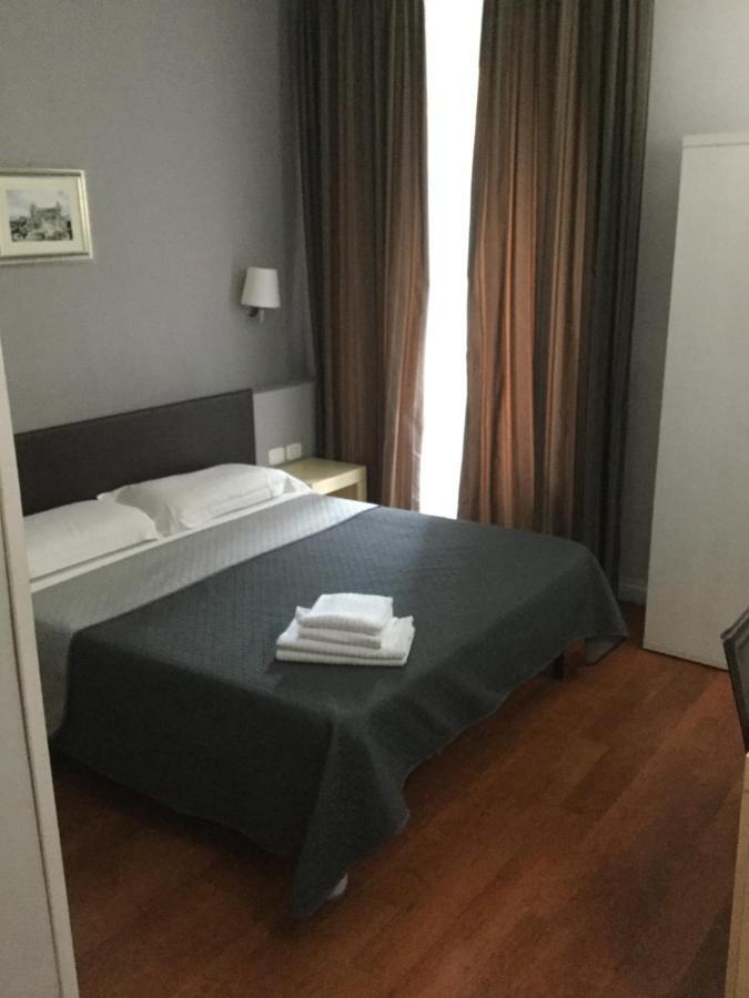 Elle Cavour Guest House Рим Екстериор снимка