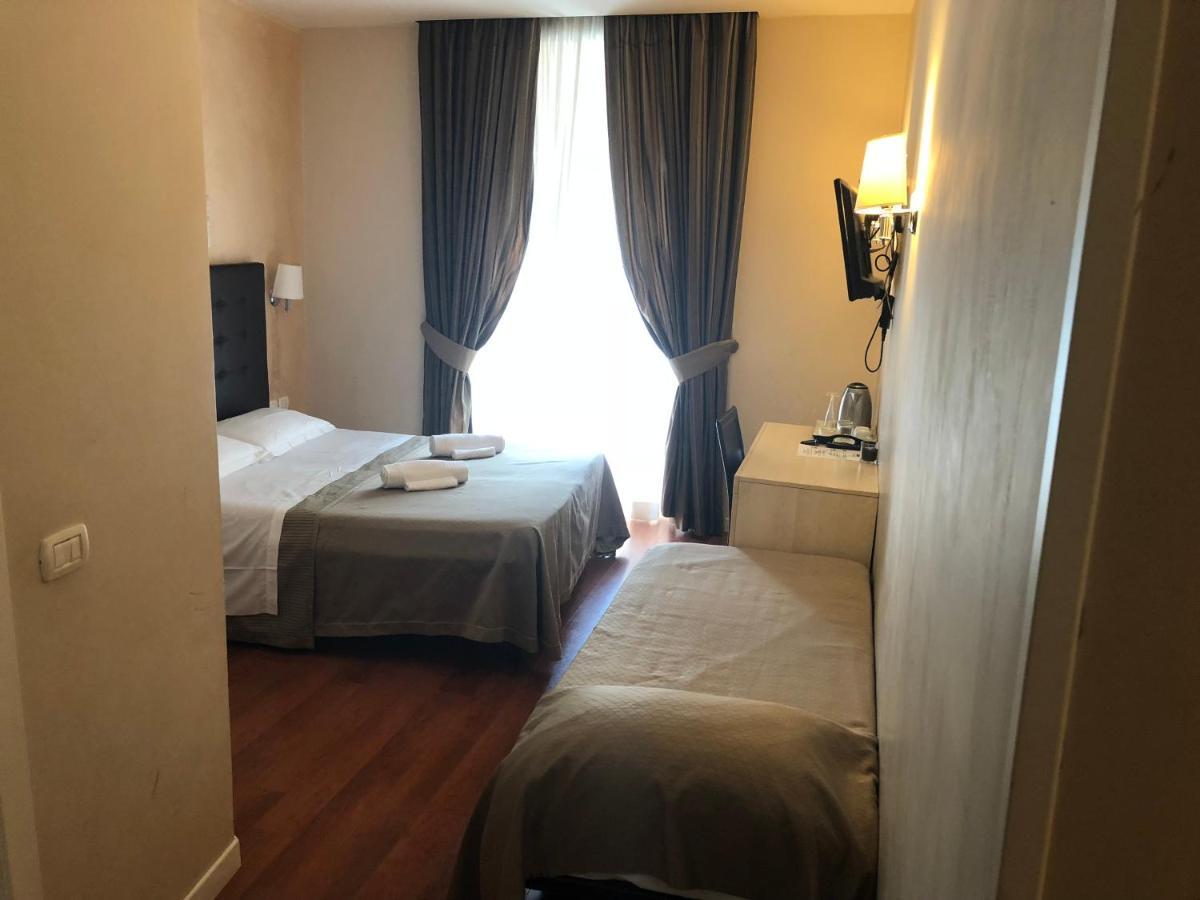 Elle Cavour Guest House Рим Екстериор снимка