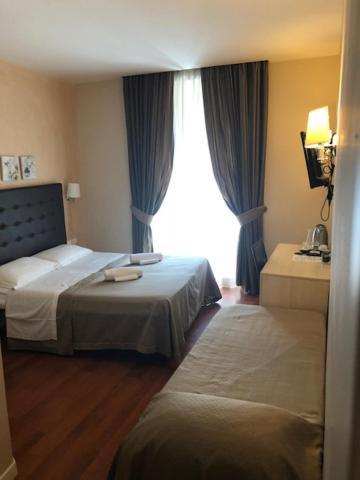 Elle Cavour Guest House Рим Екстериор снимка