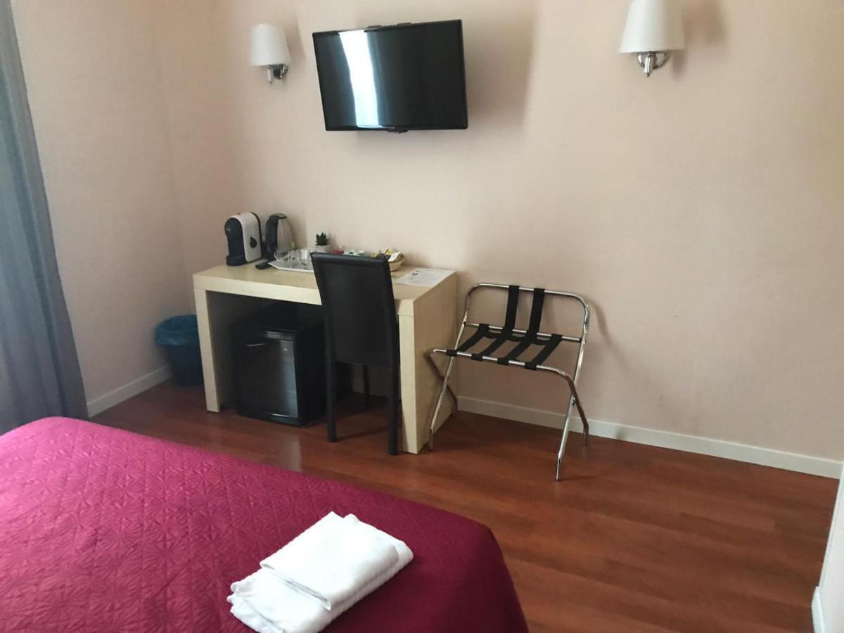 Elle Cavour Guest House Рим Екстериор снимка