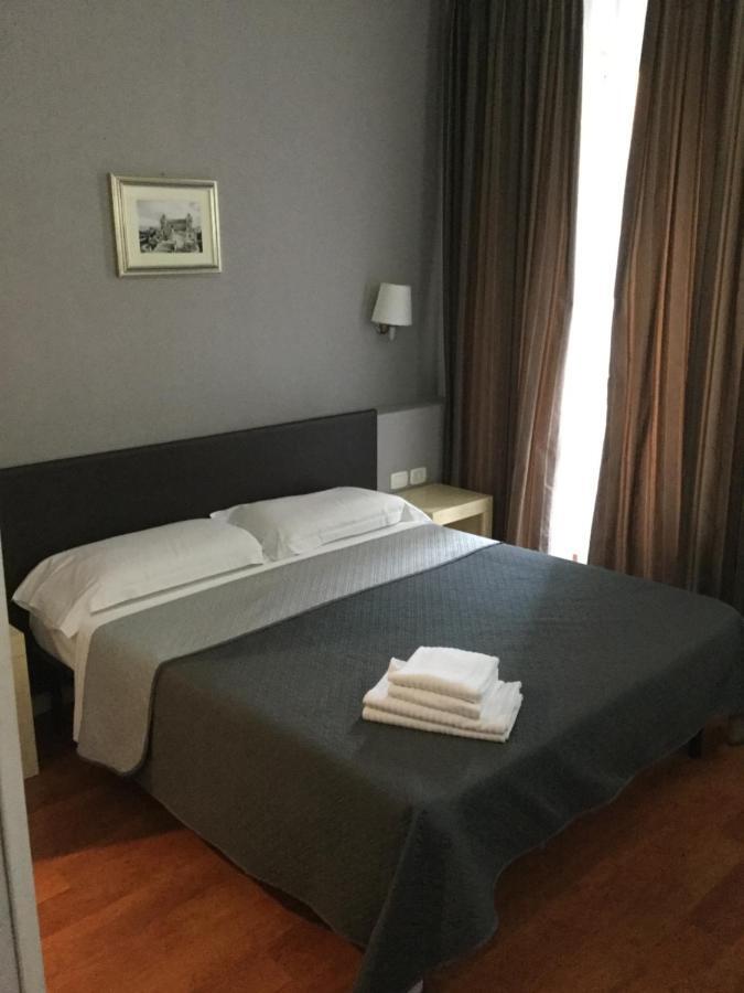 Elle Cavour Guest House Рим Екстериор снимка